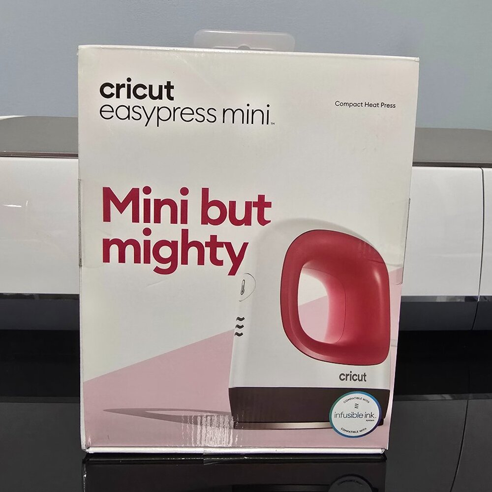 NEW - Cricut EasyPress Mini, Raspberry
